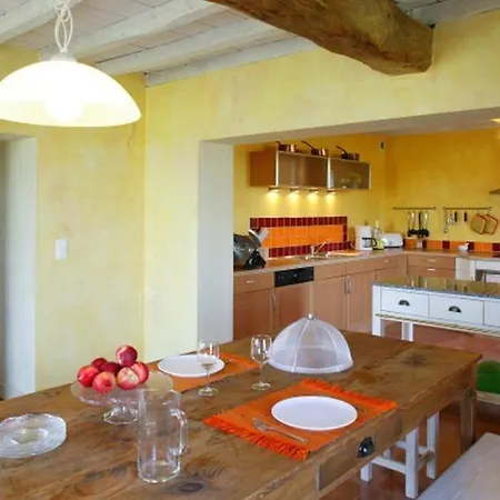 Domaine D'en Naudet Guest house